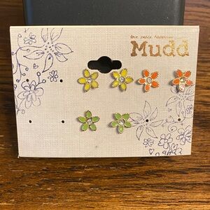 Mudd Vibrant Flower Stud Earrings Set
